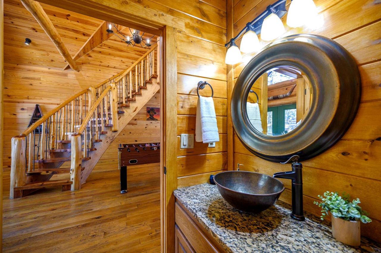 The Eastwood Spacious Retreat With 4 King En-Suites - Hot Tub - Pet-Friendly - Cozy Fire Pit - Prime Location - Multi-Family Broken Bow Exterior photo