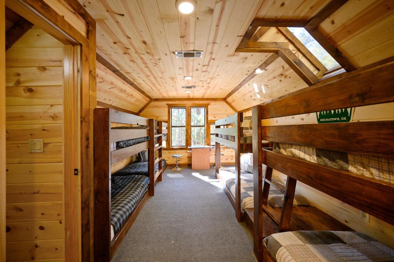 The Eastwood Spacious Retreat With 4 King En-Suites - Hot Tub - Pet-Friendly - Cozy Fire Pit - Prime Location - Multi-Family Broken Bow Exterior photo