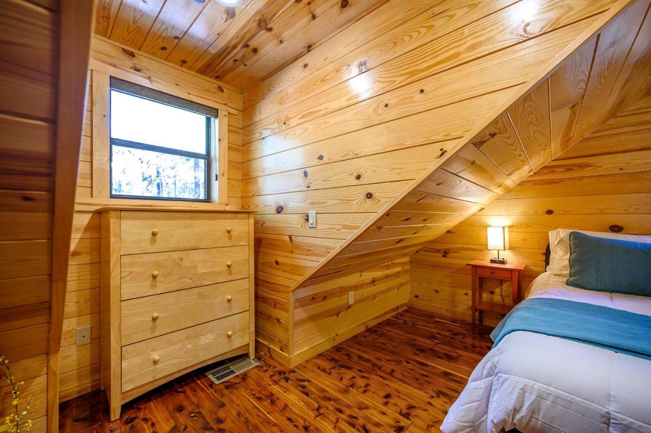 The Eastwood Spacious Retreat With 4 King En-Suites - Hot Tub - Pet-Friendly - Cozy Fire Pit - Prime Location - Multi-Family Broken Bow Exterior photo