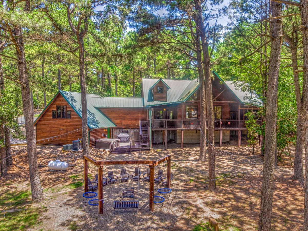 The Eastwood Spacious Retreat With 4 King En-Suites - Hot Tub - Pet-Friendly - Cozy Fire Pit - Prime Location - Multi-Family Broken Bow Exterior photo