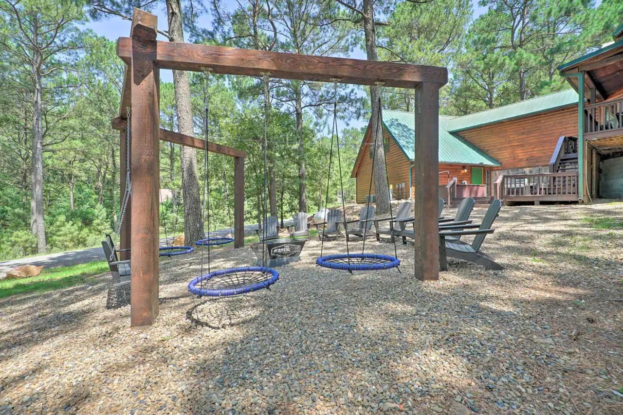 The Eastwood Spacious Retreat With 4 King En-Suites - Hot Tub - Pet-Friendly - Cozy Fire Pit - Prime Location - Multi-Family Broken Bow Exterior photo