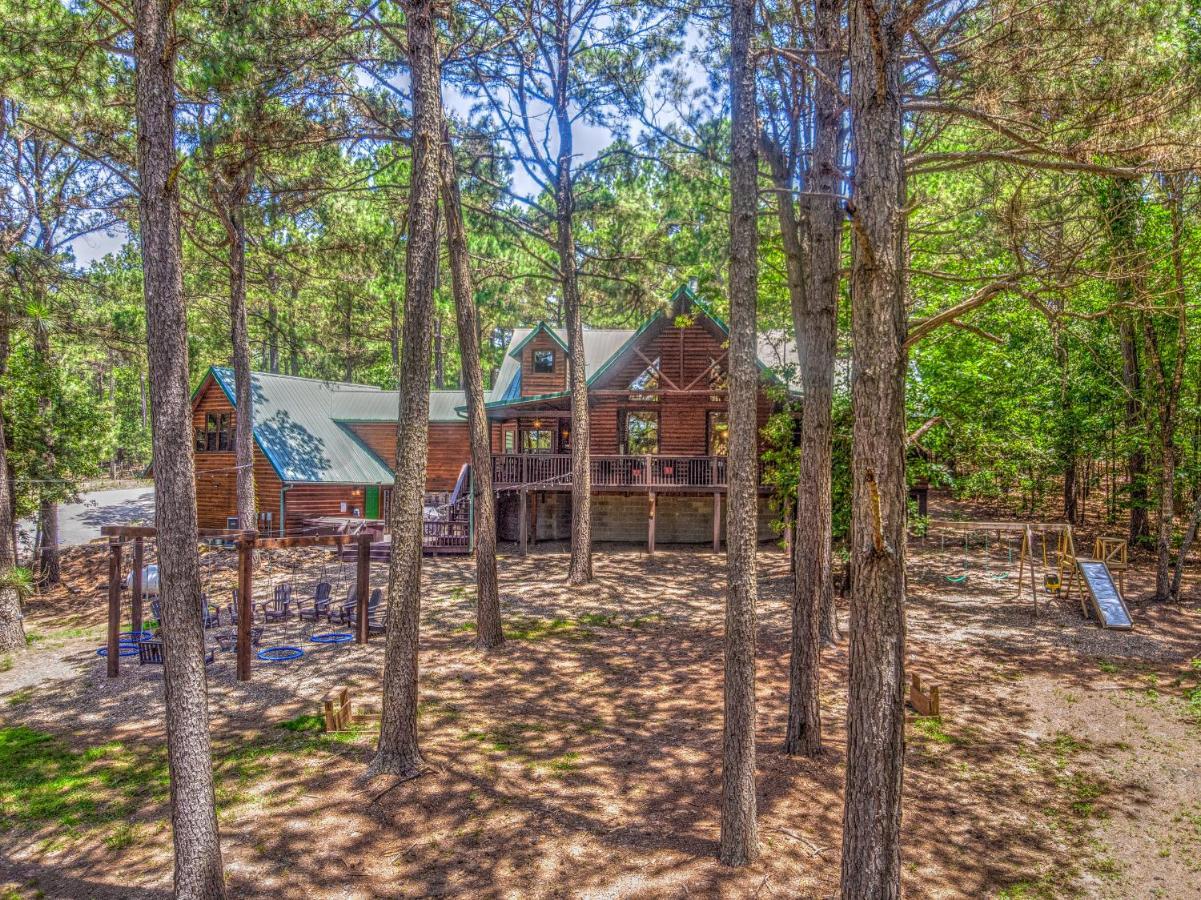 The Eastwood Spacious Retreat With 4 King En-Suites - Hot Tub - Pet-Friendly - Cozy Fire Pit - Prime Location - Multi-Family Broken Bow Exterior photo