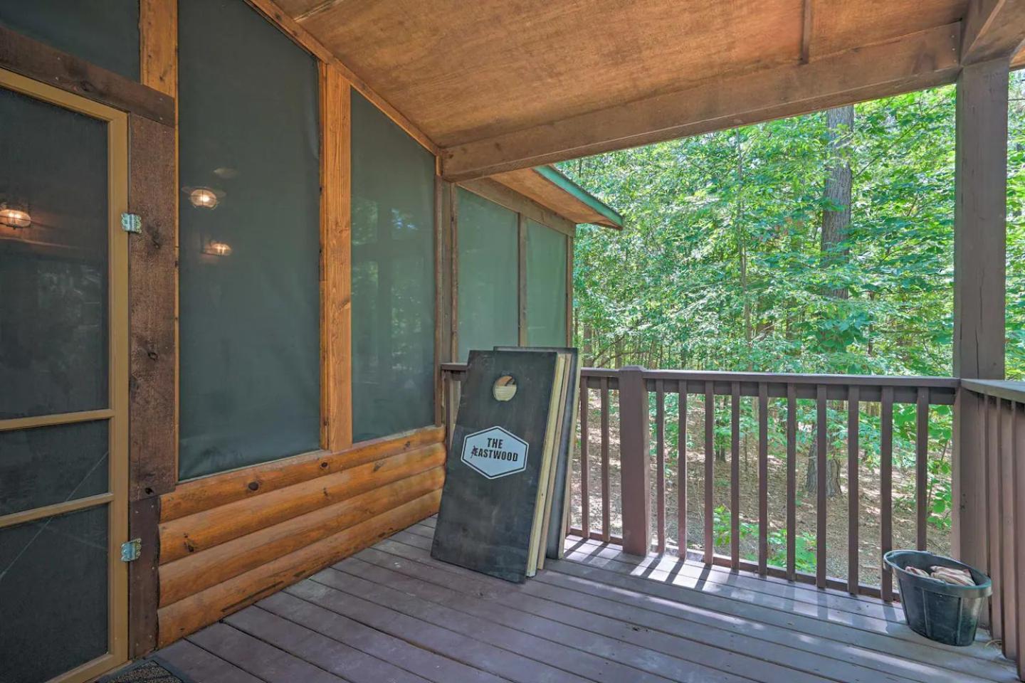 The Eastwood Spacious Retreat With 4 King En-Suites - Hot Tub - Pet-Friendly - Cozy Fire Pit - Prime Location - Multi-Family Broken Bow Exterior photo
